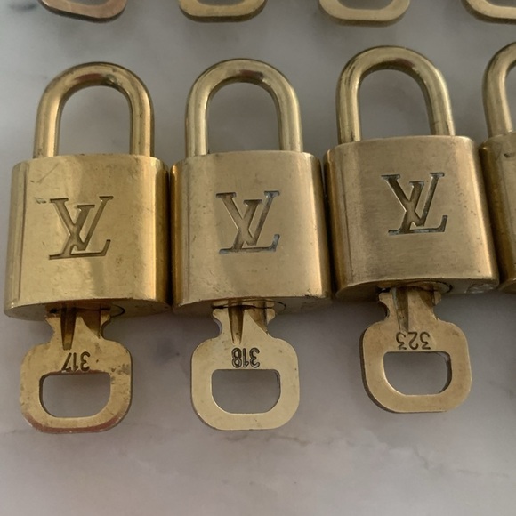🔐 1 Louis Vuitton LV Padlock Lock + Key Set  for Luggage or Necklace - Picture 8 of 11